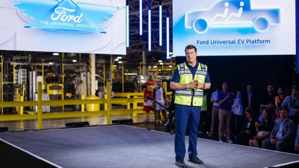 Компания Ford в 2025 году: электромобильные убытки Компания Ford в 2025 году: электромобильные убытки