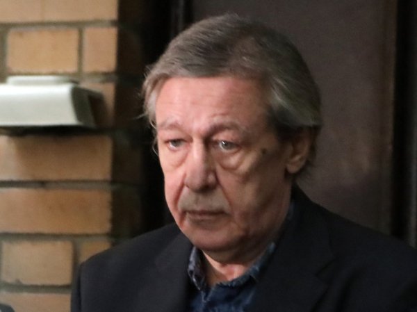 «Без свидетелей» и без дешевых билетов: кто наживается на возвращении Ефремова на сцену