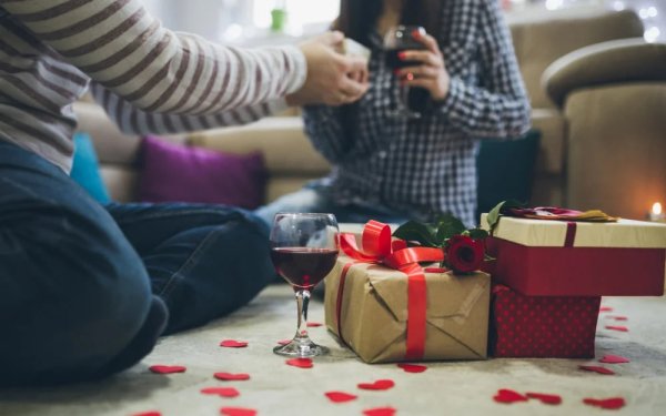 Дарить с чувством: лучшие подарки на День всех влюбленных в 2026 году