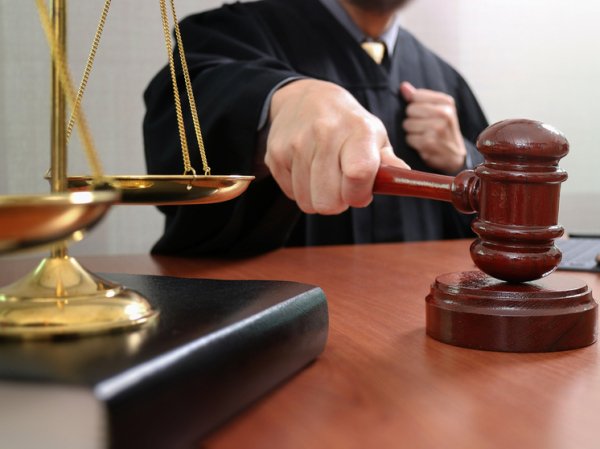 Директору закрытой школы, набиравшему учеников за деньги, смягчили приговор