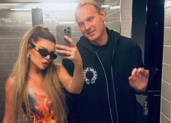 Анну Седокову ждут в суд по рассмотрению дела об имуществе бывшего мужа Анну Седокову ждут в суд по рассмотрению дела об имуществе бывшего мужа