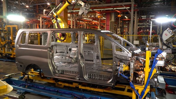 Микроавтобус Sollers SF1: налажено производство полного цикла