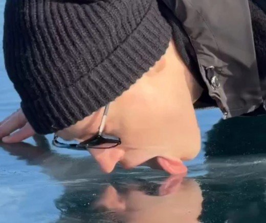 Певец SHAMAN попробовал на вкус замерзший Байкал