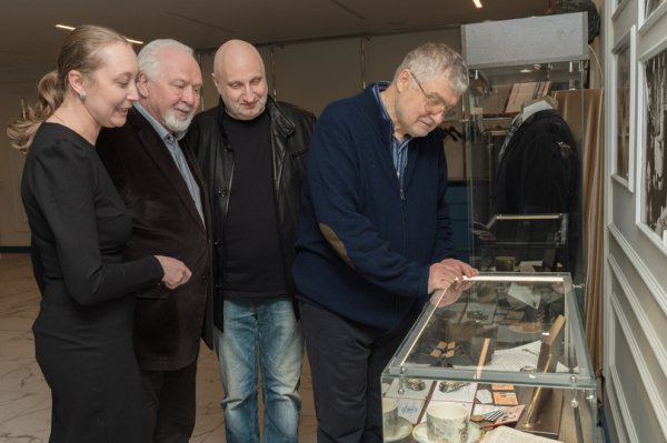 К 60-летию нового худрука в Театре Шиловского открыли мемориальный уголок основателя