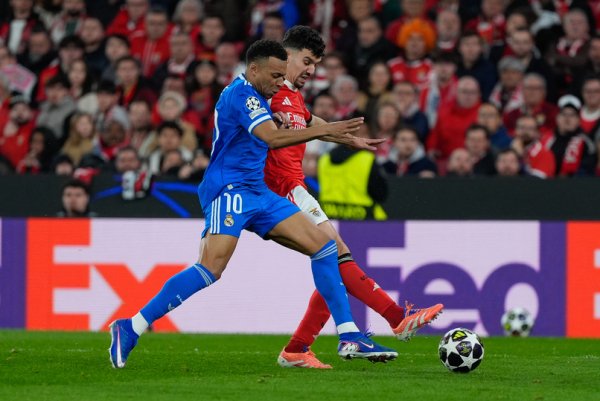 Нападающий "Бенфики" Престианни пропустит матч с "Реалом" из-за обвинений в расизме