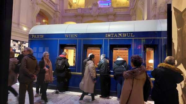 В Париже воспроизвели интерьеры &laquo;Восточного экспресса&raquo; и вспомнили балеты Дягилева