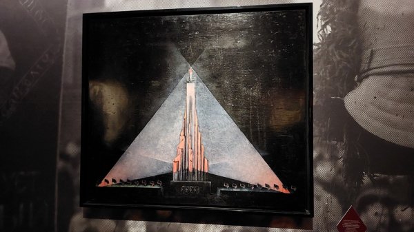 Вознесенский породнился с Тилем Уленшпигелем: неожиданная шутовская монография известного героя