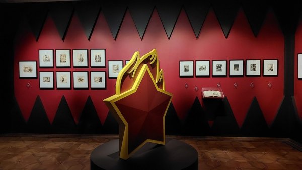 Вознесенский породнился с Тилем Уленшпигелем: неожиданная шутовская монография известного героя