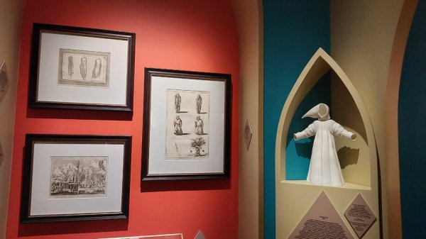 Вознесенский породнился с Тилем Уленшпигелем: неожиданная шутовская монография известного героя