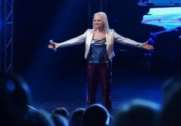 Лариса Долина снизила гонорар за свои выступления Лариса Долина снизила гонорар за свои выступления