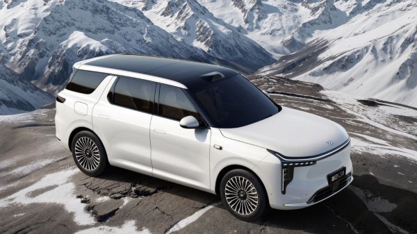 Гибридный кроссовер IM LS8 полностью рассекречен