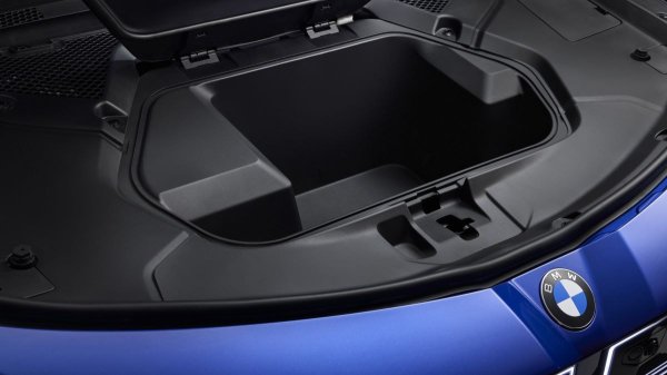 BMW i3: новая &laquo;трешка&raquo; на батарейках