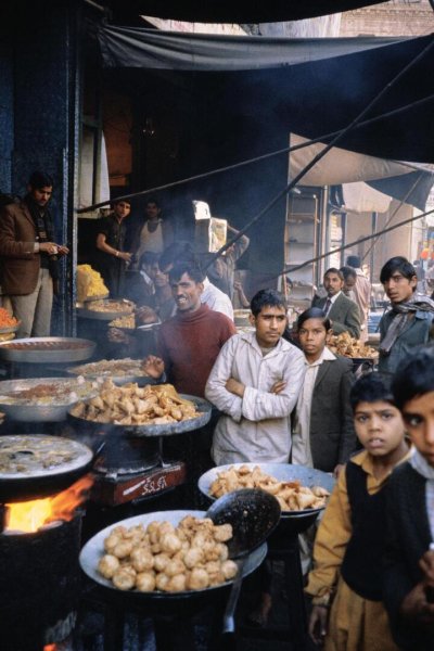 100 детей и бочка кислоты: дело Джаведа Икбала, которое потрясло Пакистан