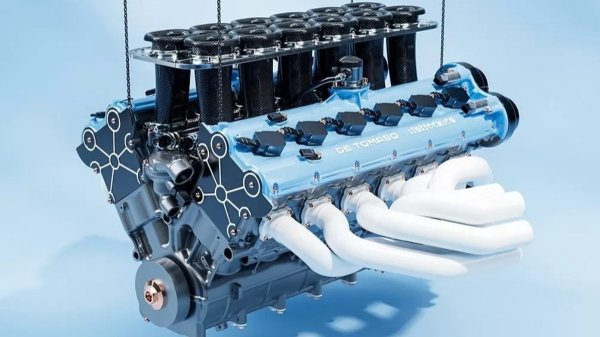 Для суперкара De Tomaso P900 подготовлен особый мотор V12