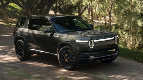 В США полностью рассекречен кроссовер Rivian R2 В США полностью рассекречен кроссовер Rivian R2