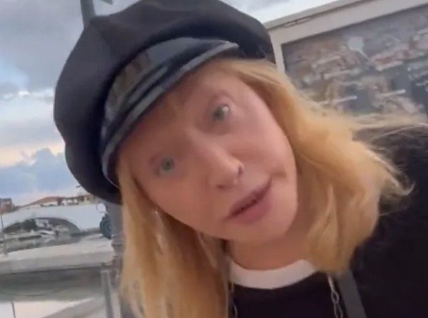 Певец Шура потребовал "убрать руки" от Примадонны