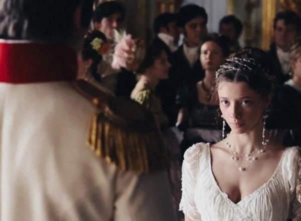 Сарик Андреасян озвучил имя актрисы, которая сыграет Наташу Ростову Сарик Андреасян озвучил имя актрисы, которая сыграет Наташу Ростову