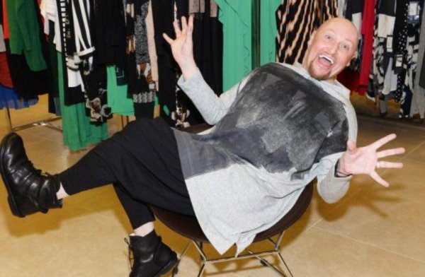 Певец Шура потребовал "убрать руки" от Примадонны