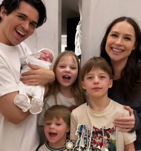 Лерчек вернулась к привычным заботам о младшем ребенке Лерчек вернулась к привычным заботам о младшем ребенке