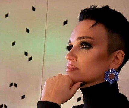 Певица Слава решилась на кардинальные изменения во внешности