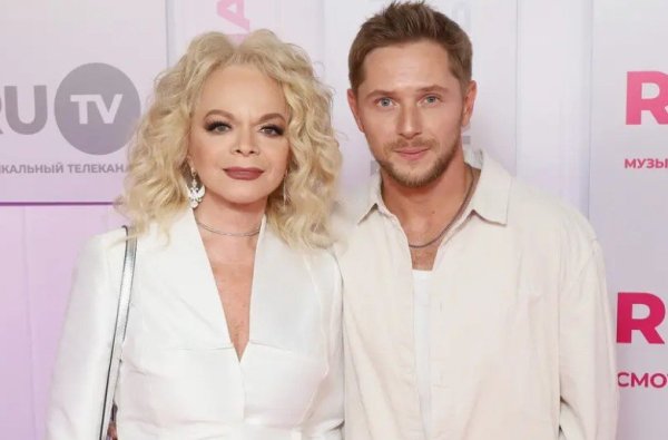 Директор Ларисы Долиной опроверг уход зрителей во время ее выступления Директор Ларисы Долиной опроверг уход зрителей во время ее выступления