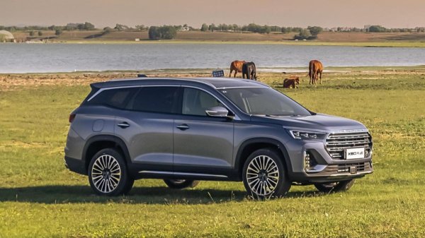 Jetour в России: сокращение гаммы и полный привод для X90 Plus Jetour в России: сокращение гаммы и полный привод для X90 Plus