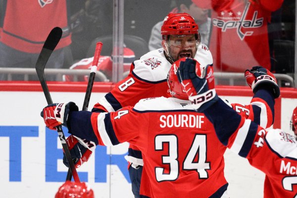 Хет-трик Овечкина приблизил великого хоккеиста к рекорду всех времен