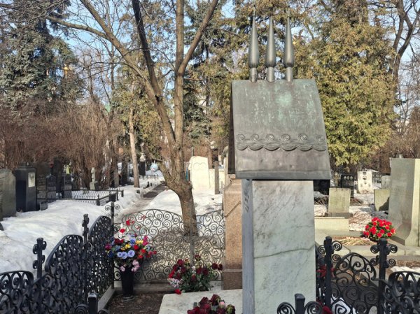 &laquo;Крестопад&raquo; на могиле Чехова оказался реальностью: &laquo;МК&raquo; удостоверился в ущербе, нанесенном неизвестными вандалами