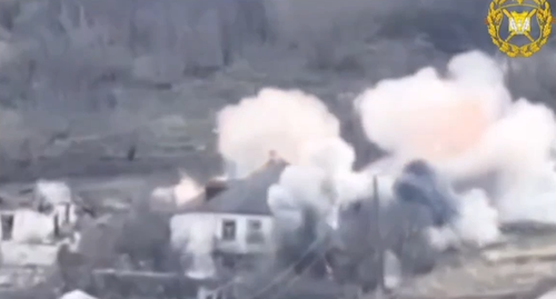 Российские военные применили мощный дрон-камикадзе для ликвидации опорника ВСУ Российские военные применили мощный дрон-камикадзе для ликвидации опорника ВСУ