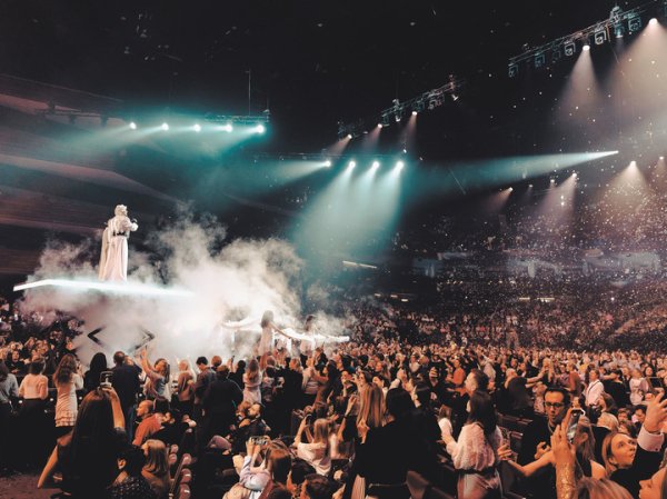 Сам себе король: Киркоров устроил на своих шоу культ личности