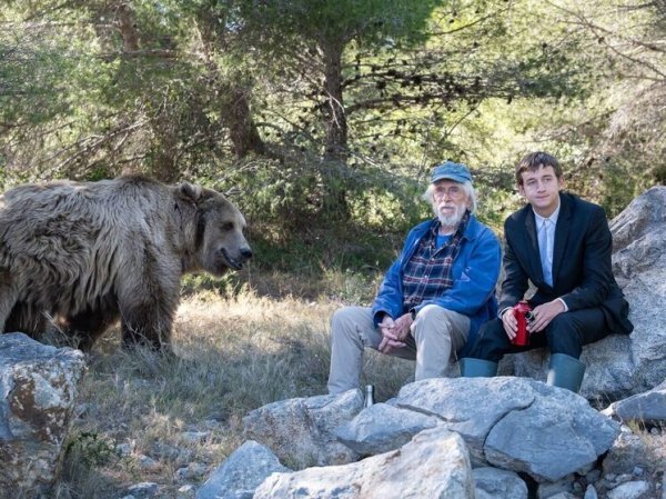 В 90 лет Пьер Ришар не только снимается, но и снимает кино и присутствует на собственных похоронах