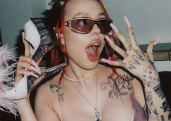 Инстасамка готовится к записи песни с Ольгой Бузовой