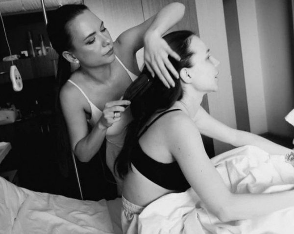 Возлюбленный Лерчек поделился фотоснимками из ее палаты Возлюбленный Лерчек поделился фотоснимками из ее палаты