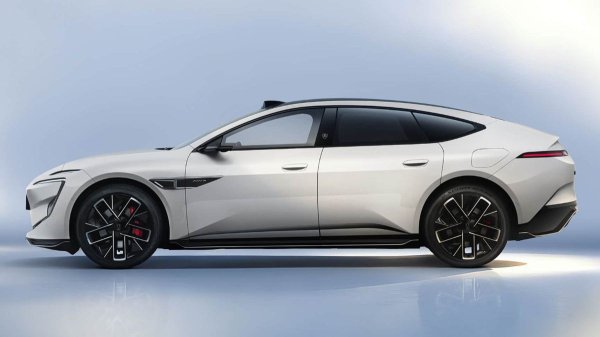 Обновленный Avatr 12 обрел свежую технику Huawei