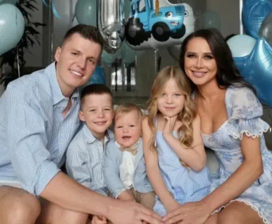 Артём Чекалин рассказал о родительских буднях Лерчек Артём Чекалин рассказал о родительских буднях Лерчек