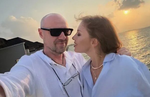 Полина Диброва опровергла слухи о романе с Товтиском в течение 8 лет Полина Диброва опровергла слухи о романе с Товтиском в течение 8 лет