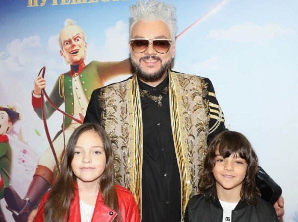 В Сети обсуждают слухи о появлении в жизни Филиппа Киркорова третьего ребенка