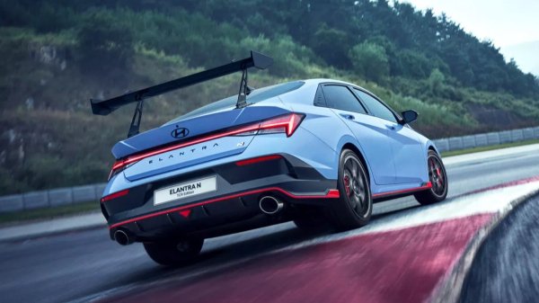 Спортседан Hyundai Elantra N TCR: окрыленный гонками