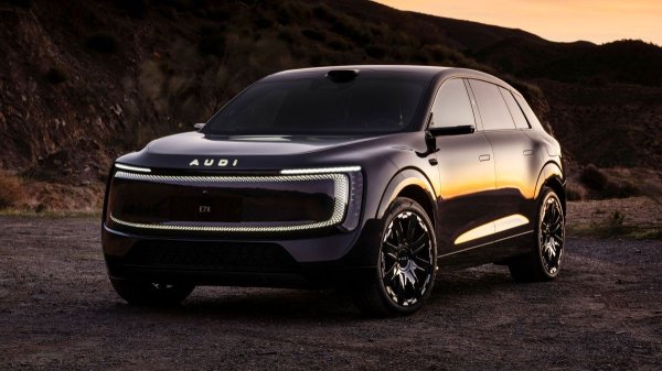 В Пекине состоялась премьера кроссовера AUDI E7X