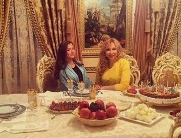 Маша Распутина не собирается уступать дом бывшей жене своего супруга