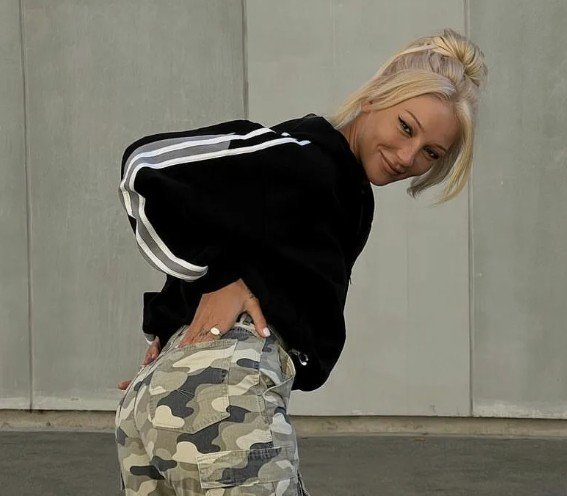 Настя Ивлеева пожаловалась на "сдувшиеся" ягодицы