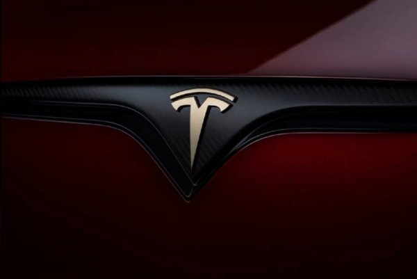 Tesla Model S и X все-таки обрели прощальную спецверсию Tesla Model S и X все-таки обрели прощальную спецверсию
