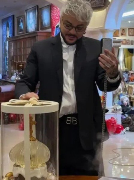 Филипп Киркоров вызвал оторопь куличом за 100 тысяч рублей Филипп Киркоров вызвал оторопь куличом за 100 тысяч рублей