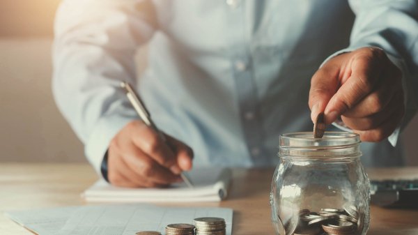 Даже при среднем доходе можно сформировать подушку безопасности: как это сделать за 6 месяцев