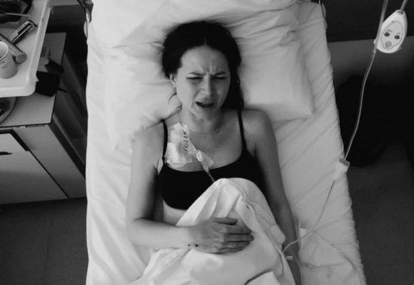 Возлюбленный Лерчек поделился фотоснимками из ее палаты Возлюбленный Лерчек поделился фотоснимками из ее палаты