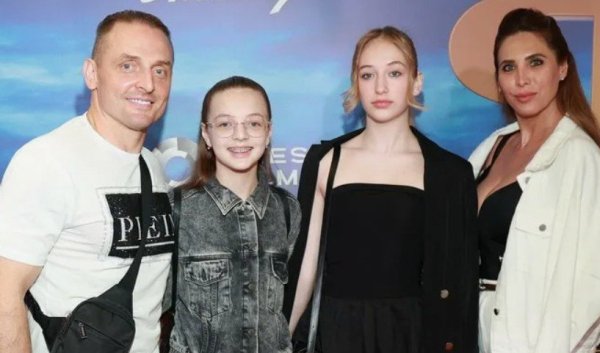 Старшая дочь Аскольда Запашная так и не простила ему измены маме Старшая дочь Аскольда Запашная так и не простила ему измены маме