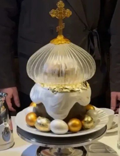 Филипп Киркоров вызвал оторопь куличом за 100 тысяч рублей Филипп Киркоров вызвал оторопь куличом за 100 тысяч рублей