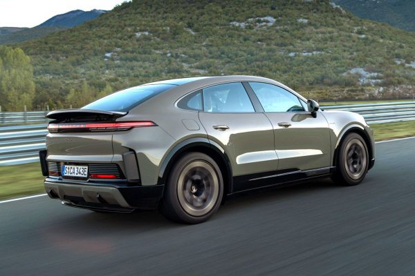  Представлен купеобразный Porsche Cayenne Electric
