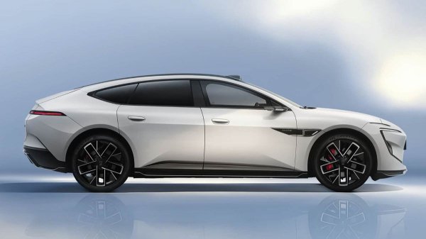 Обновленный Avatr 12 обрел свежую технику Huawei