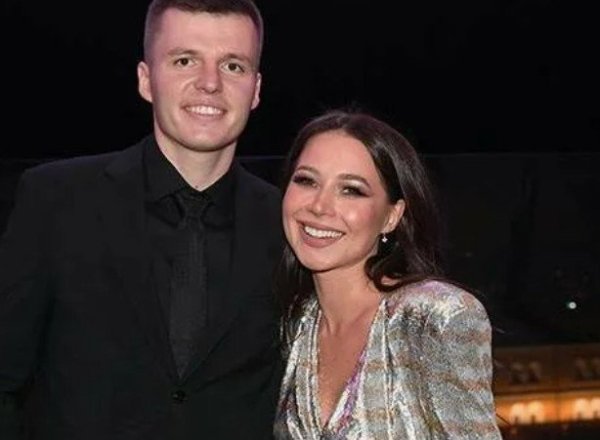 Лерчек заплакала, представив детей, оставшихся без внимания отца